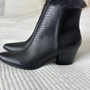 Lulu's x Matisse Black Textured Ankle Booties